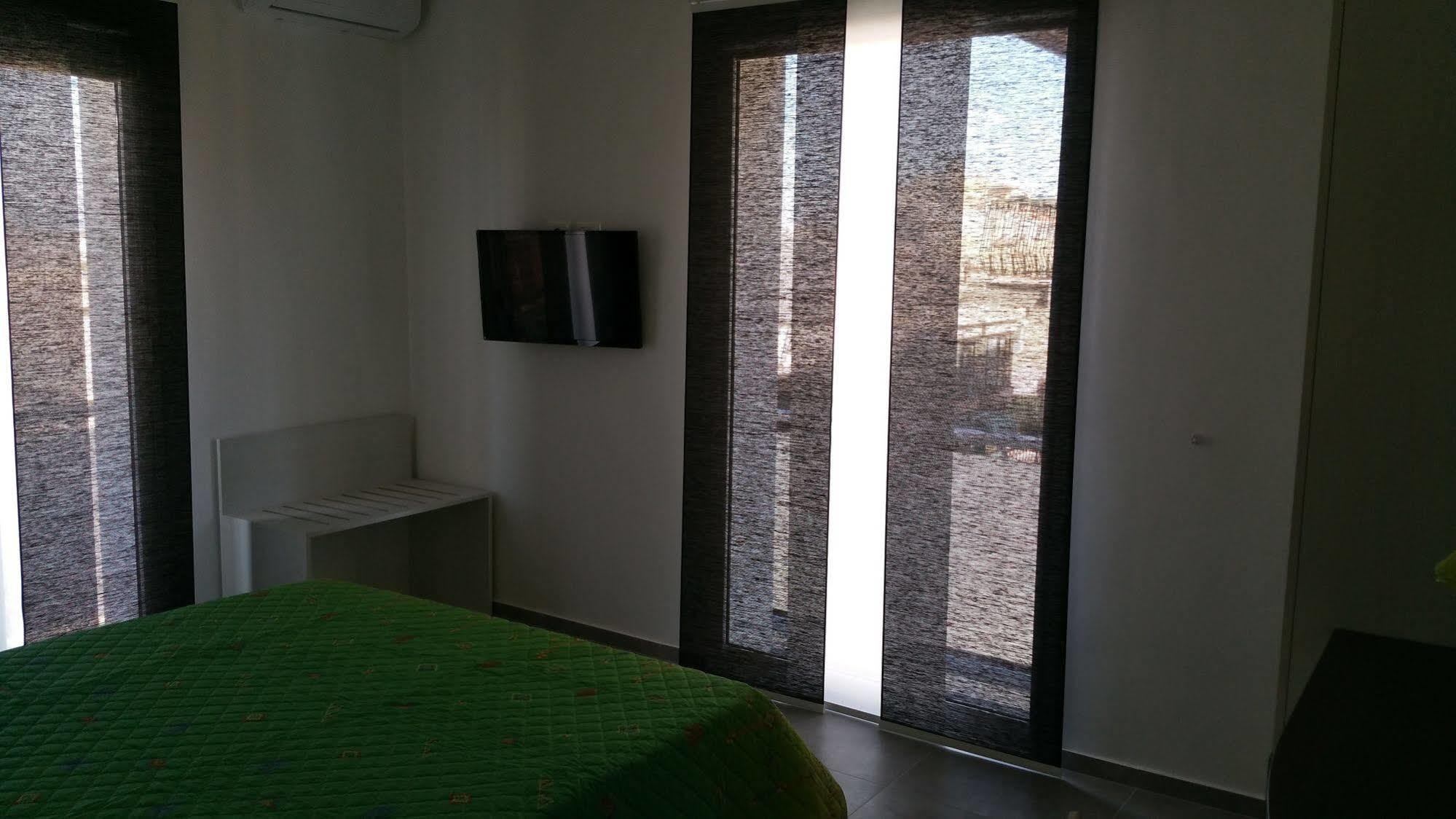 La Terrazza B&B Комизо Екстериор снимка